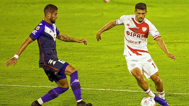 Unión fue goleado por Vélez 4-1 y terminó perdiendo el invicto.