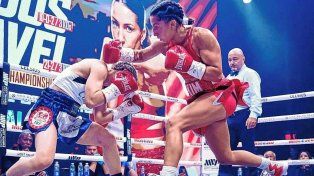 La argentina Sol Cudos no pudo retener el título, perdiendo ante la canadiense Kim Clavel.