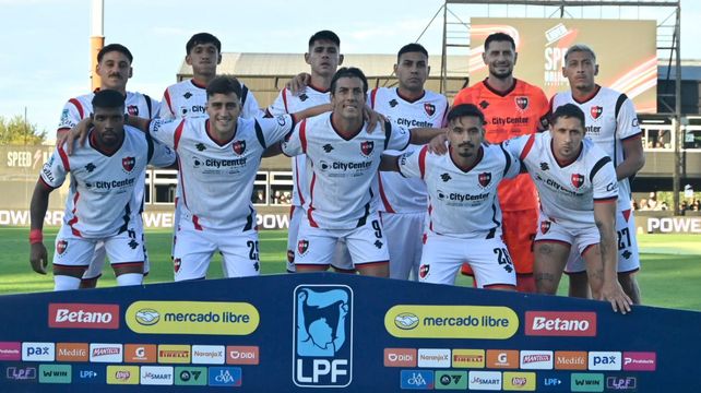 Los once de Newells que salieron al campo de Deportivo Riestra. La dupla debió cambiar mucho en el complemento.
