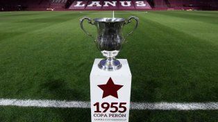 El trofeo de la Copa Juan Domingo Perón que oficializó la AFA.&nbsp;