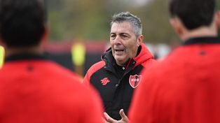 Newells recuperó dos soldados en el mediocampo pero su goleador entrenó diferenciado