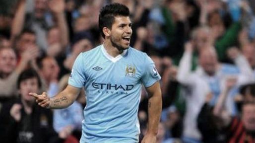 Agüero marcó dos goles y fue la figura en el clásico de Manchester