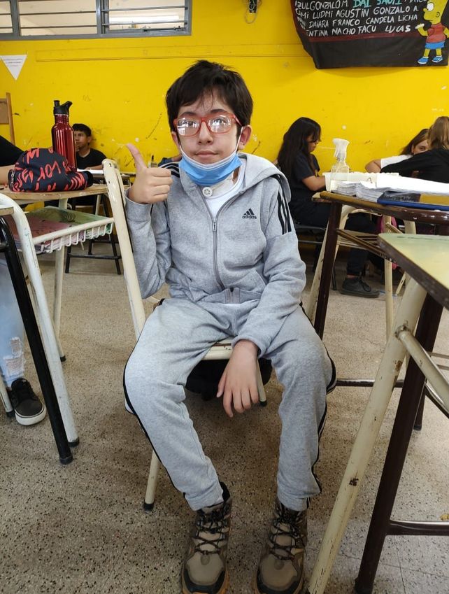 Lucio tiene 13 años y desde hace ocho espera una cirugía para volver al eje
