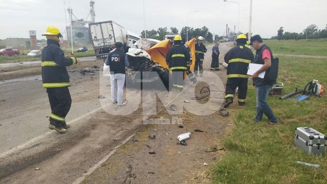 Brutal. Así quedó la camioneta en la que iban las personas fallecidas.&nbsp;