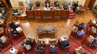 Reforma Constitucional: la autonomía encendió cruces en una comisión que emitió cinco dictámenes y pasó a cuarto intermedio