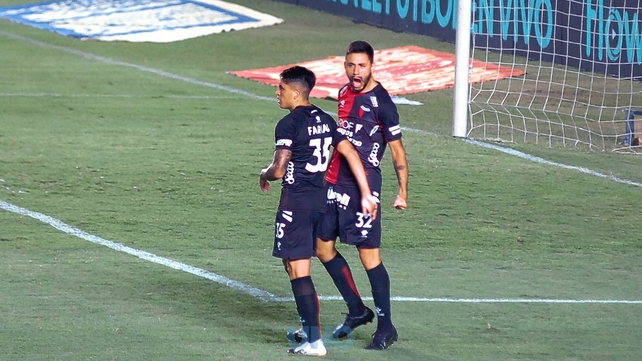 Con el correr de los partidos los jugadores más jóvenes de Colón se afianzan y suman minutos en cancha.