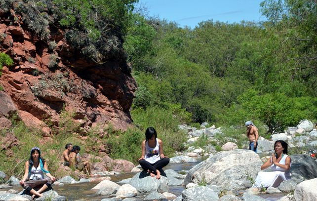 La gente se aglutinó hoy en los predios del balneario y muchos permanecerán hasta la noche.