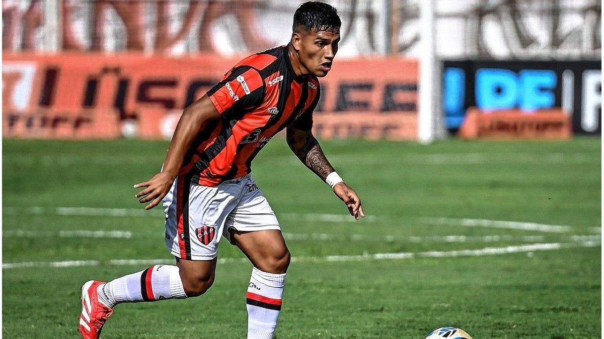 Agustín Araujo se convirtió en la primera baja de Patronato en el mercado de pases