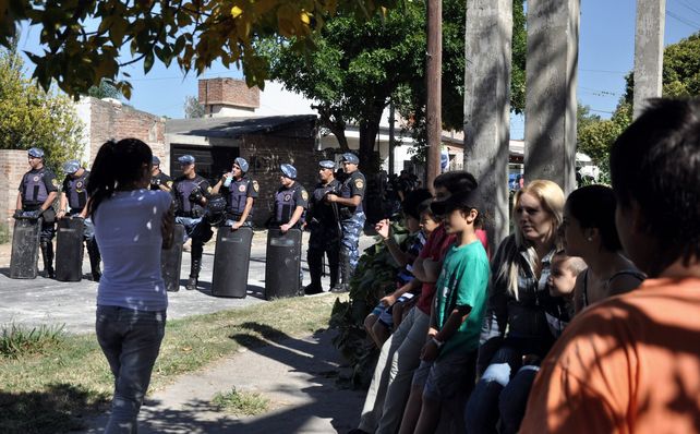 Apedrean la casa del sospechoso de haber asesinado la nena de 11 a&ntilde;os en C&oacute;rdoba