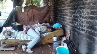 Me desperté y estaba envuelto en llamas, señaló el indigente que prendieron fuego