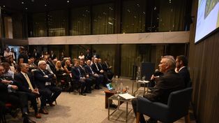 Los economistas de la Bolsa presentaron un informe sobre retenciones.