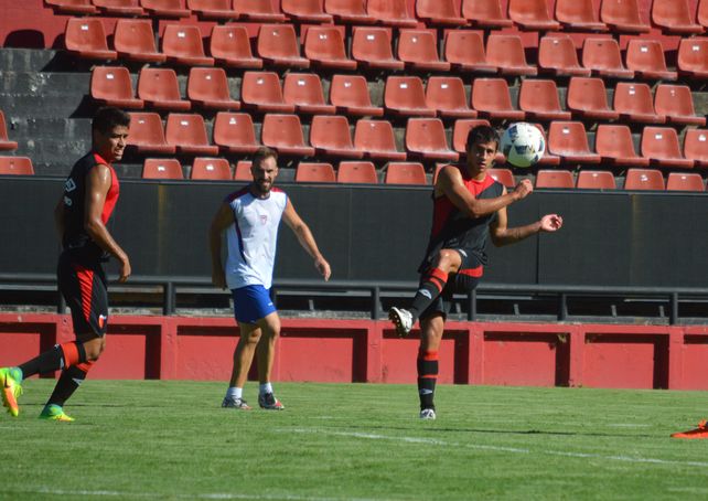 Torres y Poblete volvieron a jugar en sus puestos originales en el primer amistoso del año ante el Gato