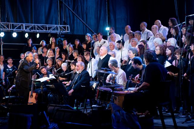 Miles de personas disfrutaron de la VI Fiesta Nacional y XVIII Provincial de la Misa Criolla en Timbúes