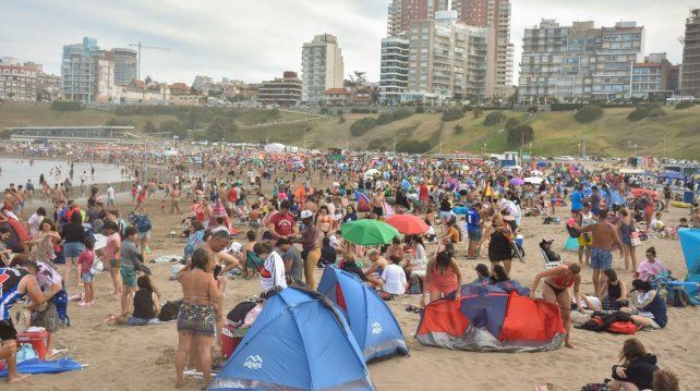 Mar del Plata y Florianópolis se posicionan como dos de los destinos más elegidos para turistas que quieren disfrutar de la playa.
