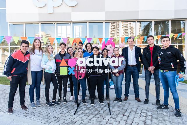 Les estudiantes junto al vicegobernador de Entre Ríos.&nbsp;