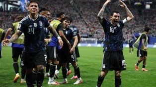 Los jugadores de Argentina, con Messi a la cabeza, celebran el triunfo en la semifinal frente a Inglaterra.