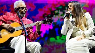 Gilberto Gil y su hija Preta en el escenario, en una de las últimas apariciones públicas de ambos ante de la internación final de la cantante