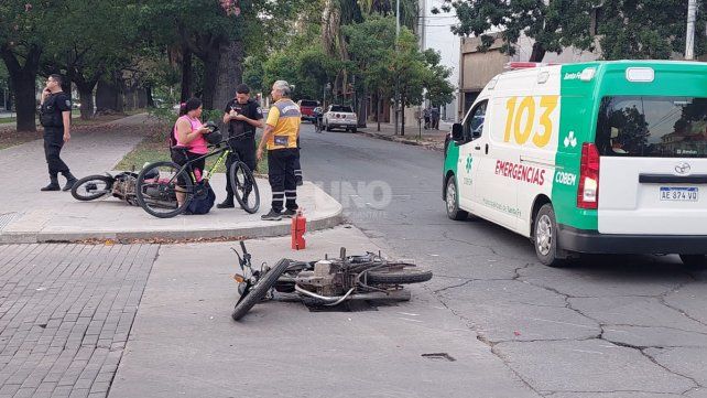 Chocaron dos motociclistas: uno de ellos está internado y en grave estado Chocaron dos motociclistas: uno de ellos está internado y en grave estado