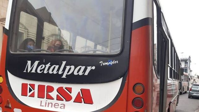 La mujer que viajaba a una audiencia con su hija le sac&oacute; una foto al colectivo que no la llev&oacute;.&nbsp;