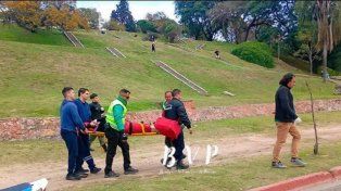 Paraná: una mujer sufrió una caída desde la barranca y fue rescatada en el Parque Urquiza