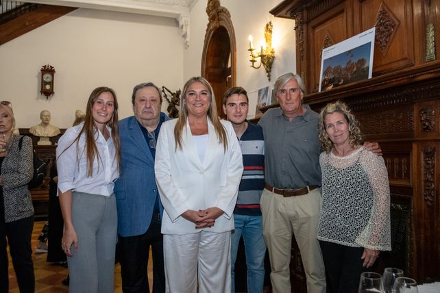 Lucía Molina, Néstor Rozín, Mariano y Eduardo Molina y Milena Foresi