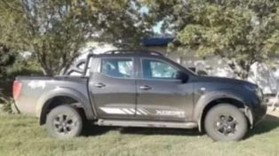 La camioneta Nissan doble cabina robada fue recuperada horas después en Cabin 9.