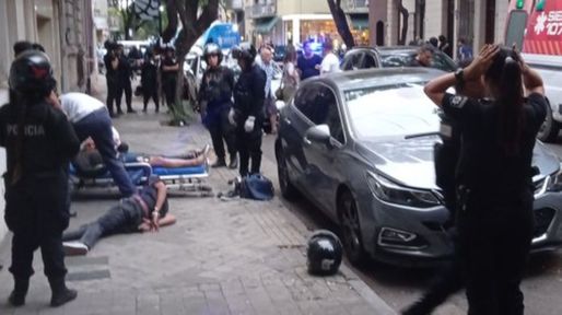 Tensión tras una persecución a dos motochorros, que chocaron contra un vehículo y fueron detenidos