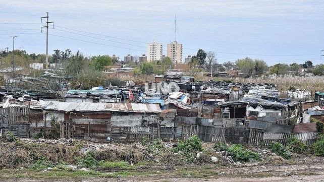 Barranquitas Sur: trabajan en la reubicación de 55 familias instaladas en el reservorio mientras aguardan el inicio de obras claves de saneamiento. Foto: José Busiemi / UNO Santa Fe.