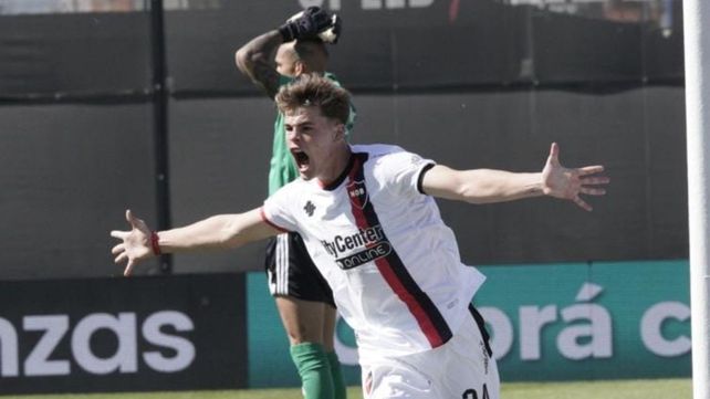 Mateo Silvetti se llena la boca de gol. A los 7 minutos Newells se puso arriba en el marcador ante Riestra.