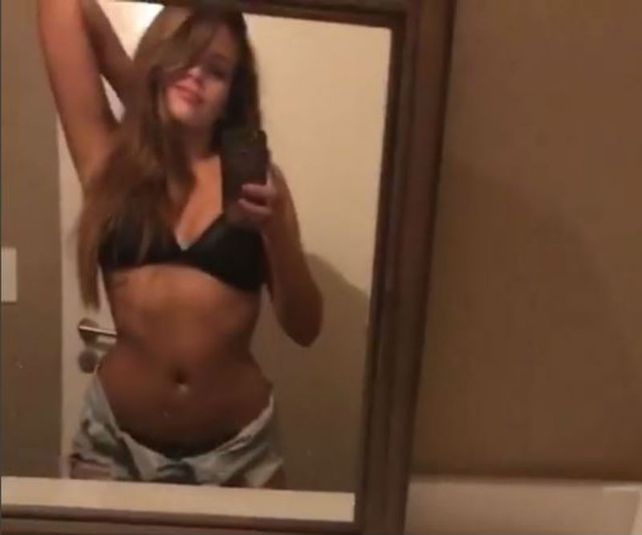 Barbie Vélez respondió las críticas en las redes sociales con un sensual bailecito frente al espejo