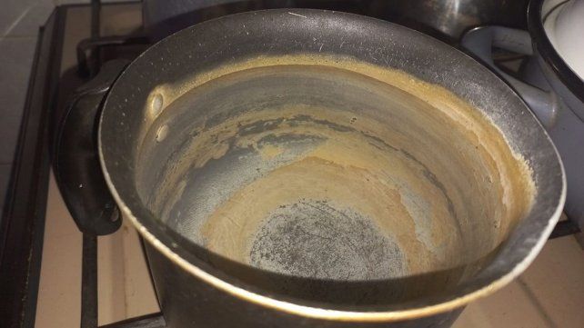Vecinos de Paraná II preocupados por el estado del agua que sale de las canillas