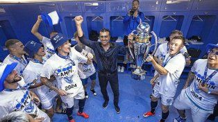 El disgusto de los jugadores de Vélez por la ausencia de Quinteros ante Estudiantes