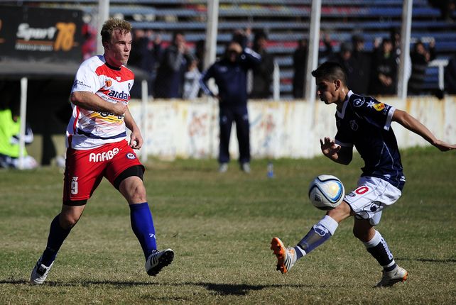 Goleador. Fernando se despachó con un doblete.