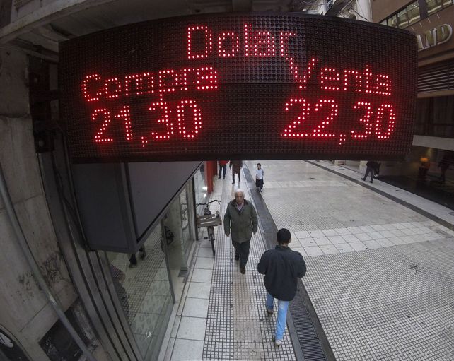 Ritmo. El dólar se movió a la baja durante la rueda de ayer.