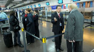 Ezeiza y Aeroparque reanudaron los vuelos tras el cierre por cenizas