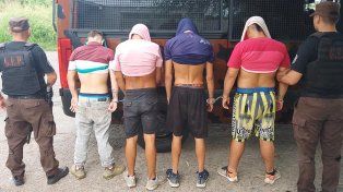 Vecinos cansados llaman al 911 por balaceras y abuso de armas en el sur de Paraná. Detuvieron a cuatro jóvenes de entre 19 y 21 años. Secuestran dos armas&nbsp;