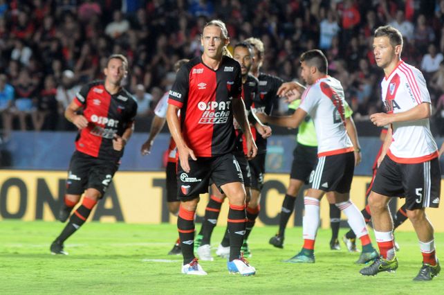 Adrián Bastía está contento de poder continuar en Colón y de esta manera retirarse con la camiseta rojinegra. Foto: J.Busiemi&nbsp;
