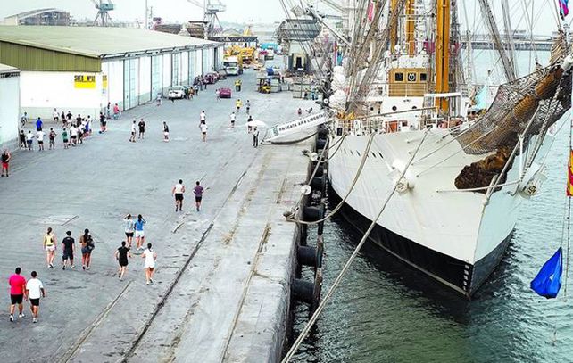 Los marinos de la fragata serán denunciados hoy por desacato.