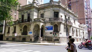 Laprida y Santa Fe. Ex sede del Senasa y presunto hogar del directorio del Ente de Control de las Vías Navegables. Está abandonado desde 2015.