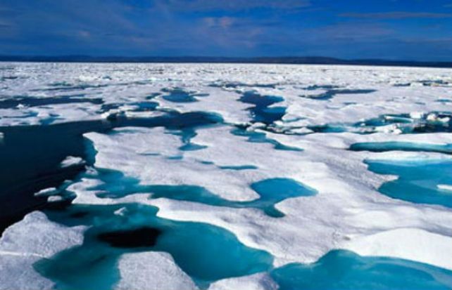 Las capas de hielo en el Artico de derriten a pasos acelerados.