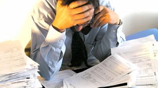 Trabajar mucho trae dinero, pero también riesgo de depresión