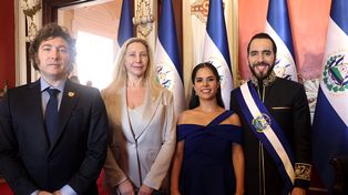 Javier y Karina Milei, junto a Nayib Bukele y su esposa en el Palacio Nacional.&nbsp;