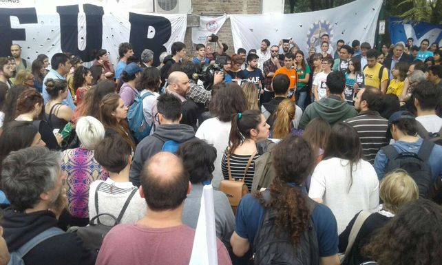 La comunidad estudiantil repudió el ingreso de Gendarmería al predio de la Siberia.