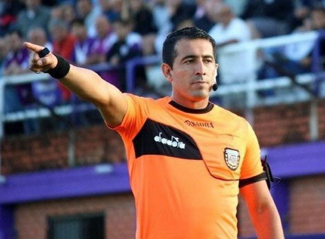 Luis Lobo Medina otra vez dirigirá un partido de los equipos rosarinos. Tras la mala actuación en Barracas con Central