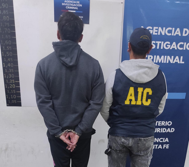 Juan José M. apodado Tuerca, uno del implicados en el crimen de Ivana Garcilazo. se presentó ayer en la Agencia de Investigación Criminal