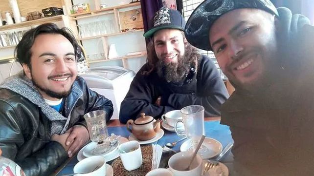 Se conocieron nuevas fotos de Santiago Maldonado antes de su desaparición