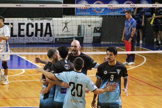 Echagüe le ganó a UVT y perdió ante Obras este domingo.