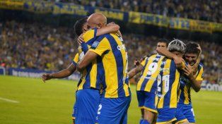Los jugadores de Central celebran la gran victoria ante Estudiantes.