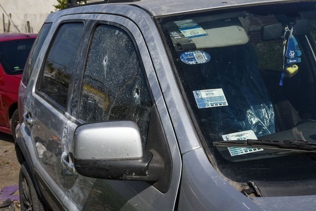 Doble crimen en Bella Vista: acribillaron a balazos a una pareja dentro de un auto