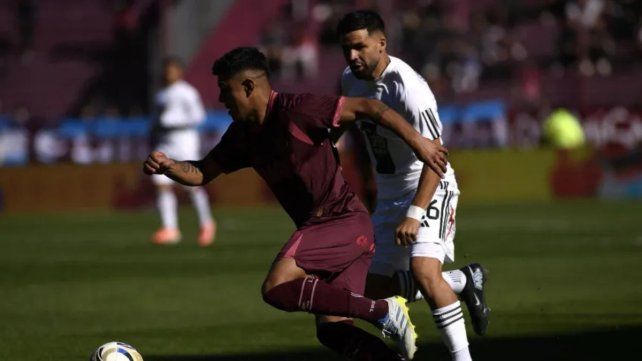 Lanús no pasó del empate ante Riestra y resignó terreno en la tabla